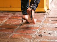 Feet - Valya + Ira + Jenya - 2006-12-25 Three barefoot girls