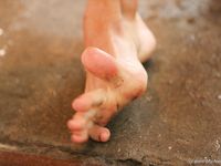 Feet - Valya + Ira + Jenya - 2006-12-25 Three barefoot girls