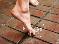 Feet - Valya + Ira + Jenya - 2006-12-25 Three barefoot girls