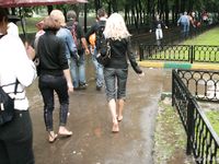 Feet - Valya + Ira + Jenya - 2006-12-25 Three barefoot girls