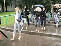 Feet - Valya + Ira + Jenya - 2006-12-25 Three barefoot girls