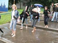 Feet - Valya + Ira + Jenya - 2006-12-25 Three barefoot girls