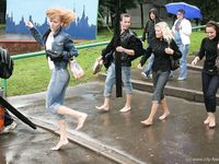 Feet - Valya + Ira + Jenya - 2006-12-25 Three barefoot girls