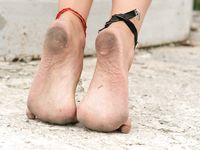 Feet - Valya - 2005-12-09 Sexy flexible feet in the city surroundings