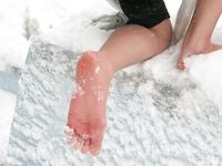 Feet - Valya - 2007-06-15 Hot feet and cold snow