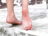 Feet - Valya - 2007-06-15 Hot feet and cold snow