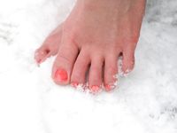 Feet - Valya - 2007-06-15 Hot feet and cold snow