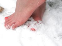 Feet - Valya - 2007-06-15 Hot feet and cold snow