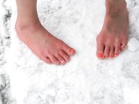 Feet - Valya - 2007-06-15 Hot feet and cold snow