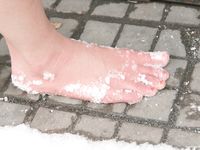 Feet - Valya - 2007-06-15 Hot feet and cold snow