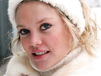 Feet - Valya - 2007-06-15 Hot feet and cold snow