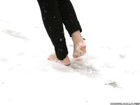 Feet - Victoria - 2013-06-12 Barefoot in deep fresh snow