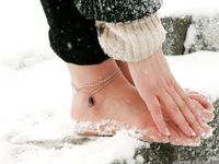 Feet - Victoria - 2013-06-12 Barefoot in deep fresh snow