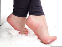 Feet - Victoria A - 2015-06-10 The first time on snow