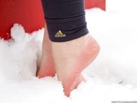 Feet - Victoria A - 2015-06-10 The first time on snow