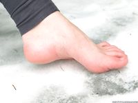 Feet - Victoria A - 2015-06-10 The first time on snow