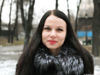 Feet - Victoria B - 2016-07-29 Barefoot in the snowy street