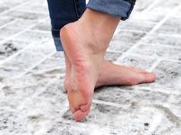 Feet - Victoria B - 2016-07-29 Barefoot in the snowy street