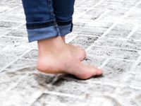 Feet - Victoria B - 2016-07-29 Barefoot in the snowy street