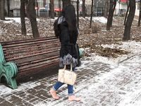 Feet - Victoria B - 2016-07-29 Barefoot in the snowy street