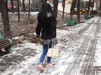 Feet - Victoria B - 2016-07-29 Barefoot in the snowy street