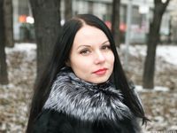 Feet - Victoria B - 2016-07-29 Barefoot in the snowy street