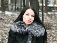 Feet - Victoria B - 2016-07-29 Barefoot in the snowy street