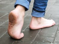 Feet - Victoria B - 2016-07-29 Barefoot in the snowy street