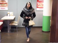 Feet - Victoria B - 2016-07-29 Barefoot in the snowy street
