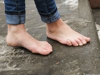 Feet - Victoria B - 2016-07-29 Barefoot in the snowy street