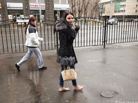 Feet - Victoria B - 2016-07-29 Barefoot in the snowy street