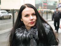 Feet - Victoria B - 2016-07-29 Barefoot in the snowy street