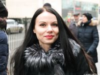 Feet - Victoria B - 2016-07-29 Barefoot in the snowy street