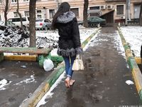 Feet - Victoria B - 2016-07-29 Barefoot in the snowy street