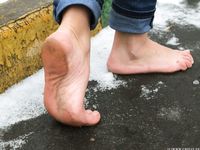 Feet - Victoria B - 2016-07-29 Barefoot in the snowy street