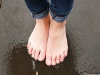 Feet - Victoria B - 2016-07-29 Barefoot in the snowy street