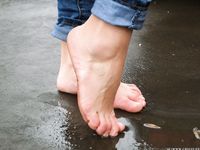 Feet - Victoria B - 2016-07-29 Barefoot in the snowy street