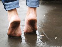 Feet - Victoria B - 2016-07-29 Barefoot in the snowy street