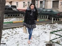 Feet - Victoria B - 2016-07-29 Barefoot in the snowy street