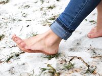 Feet - Victoria B - 2016-07-29 Barefoot in the snowy street