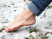 Feet - Victoria B - 2016-07-29 Barefoot in the snowy street