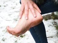 Feet - Victoria B - 2016-07-29 Barefoot in the snowy street
