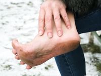 Feet - Victoria B - 2016-07-29 Barefoot in the snowy street