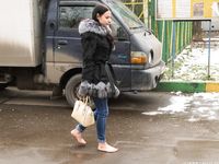 Feet - Victoria B - 2016-07-29 Barefoot in the snowy street