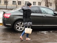 Feet - Victoria B - 2016-07-29 Barefoot in the snowy street