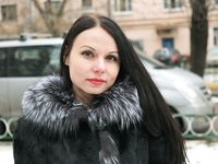 Feet - Victoria B - 2016-07-29 Barefoot in the snowy street