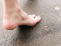 Feet - Viktoria - 2007-07-29 Barefoot home cleaning, spring slush and tender feet