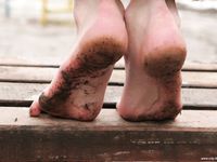 Feet - Viktoria - 2007-07-29 Barefoot home cleaning, spring slush and tender feet