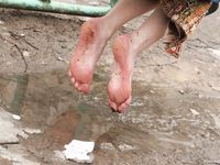 Feet - Viktoria - 2007-07-29 Barefoot home cleaning, spring slush and tender feet