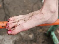 Feet - Viktoria - 2007-07-29 Barefoot home cleaning, spring slush and tender feet